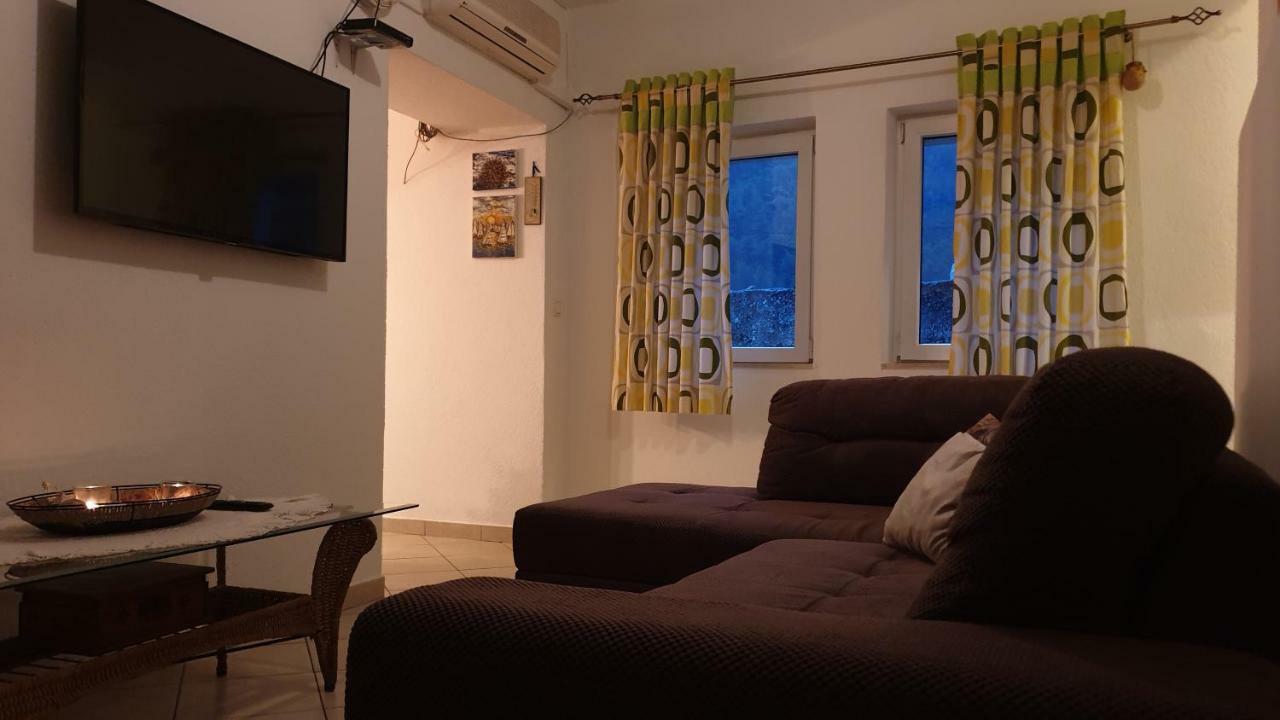 Apartman Biserka Pitve Exterior photo